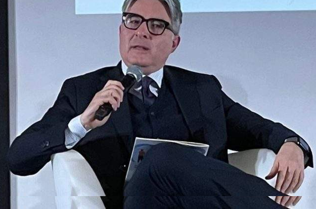 Avvocato Cangianelli che interviene ad un congresso